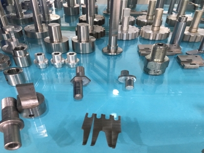 Linh kiện máy vệ sinh pin năng lượng mặt trời